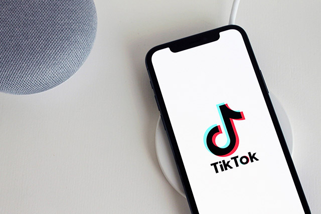 Amazon Bans TikTok From Employee Phones